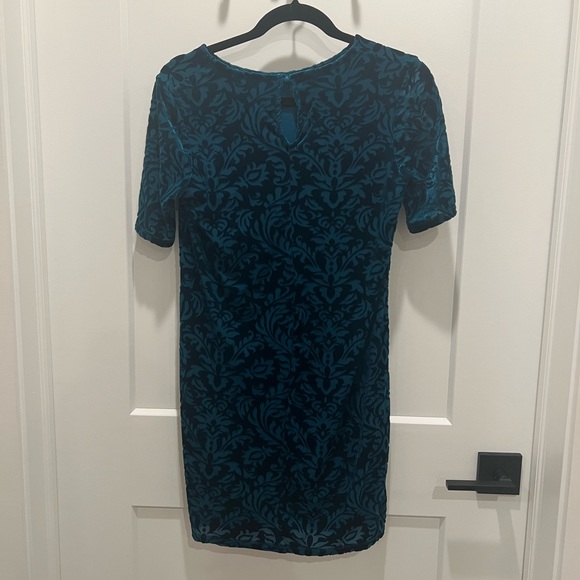 Blue velvet minidress with inside slip - Picture 2 of 3